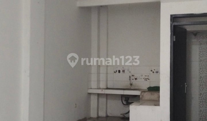 Ruko 3 Lantai Di Jalan Utama Dua Jalur