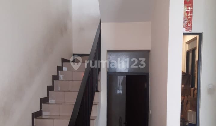 Rumah 2 Lantai Siap Huni Semi Furnished