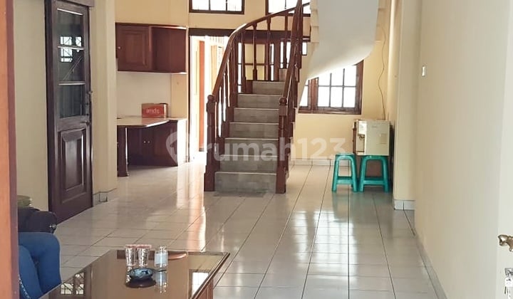 Rumah Nyaman Semi Furnished Sayap Setrasari