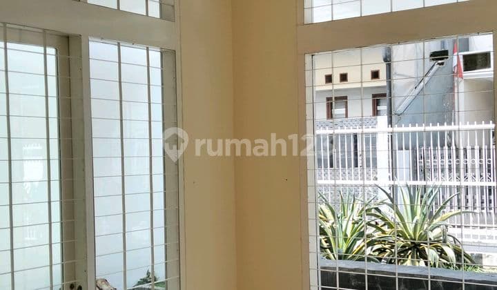 Rumah Cantik Dua Lantai Lokasi Di Pusat Kota