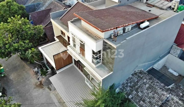 Rumah Siap Huni 3 Lantai Taman Royal Tangerang