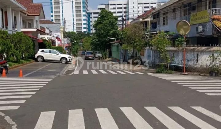 Rumah Lama Lokasi Premium Bendungan Hilir