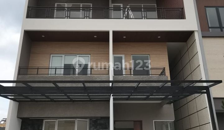Dijual Cepat Rumah Mewah di Sutera Onyx, Alam Sutera.