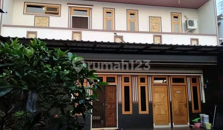 Rumah dan tempat usaha 2 Lantai SHM Bagus Selatan