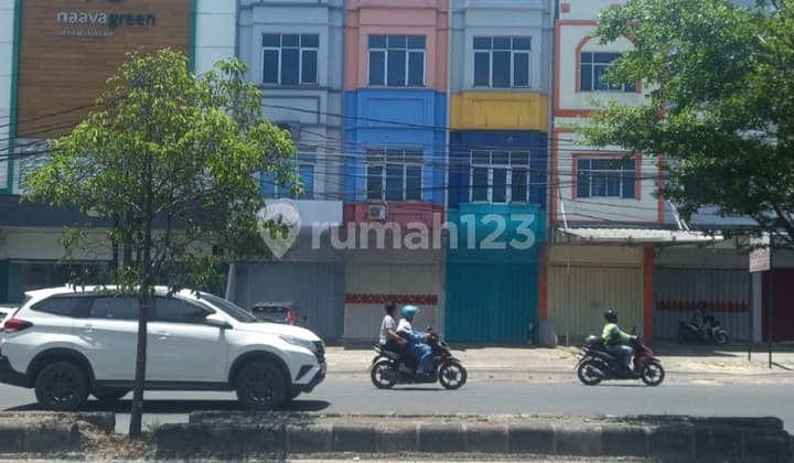 Disewakan Ruko Strategis Di Area Kuliner di Kedamaian 120.0 m²