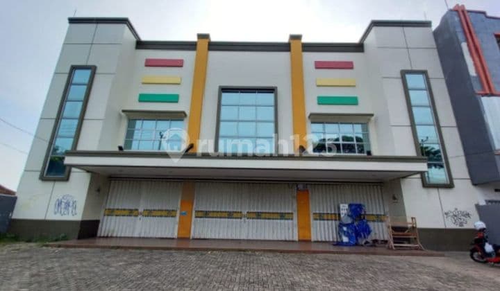 Ruko Jumbo Lokasi Strategis 882 m SHM Bagus