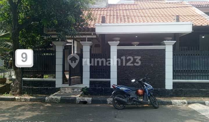 Rumah Hook Luas Tanah 187 Meter di Komplek Palem Indah Pondok Kelapa