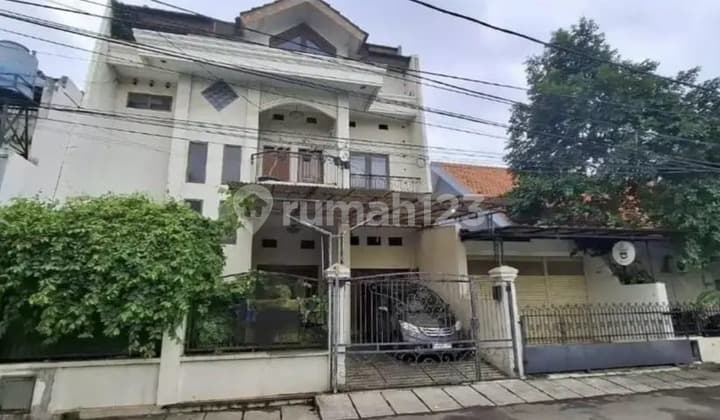 Rumah Cantik di Komplek Rawamangun