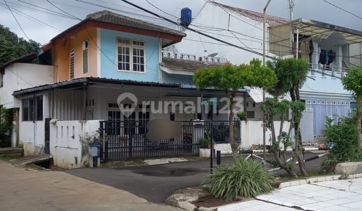 Rumah Hook LT 134 M² Hadap Taman di Jatiwaringin