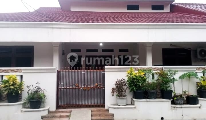 Corner house, land area 144 m² in Bintara Jaya 2 Housing Complex near Pondok Kopi