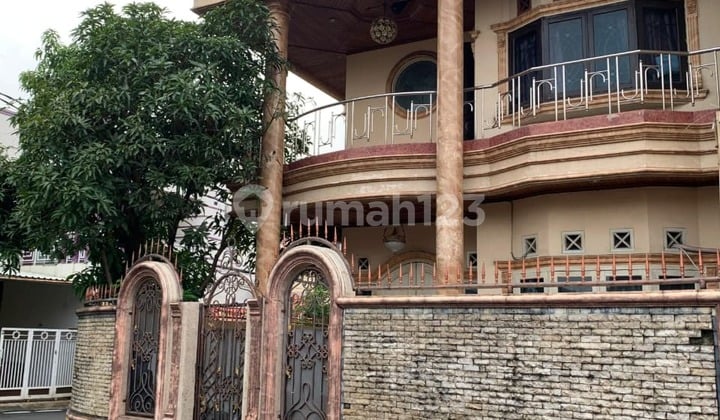 Rumah Classic LT 160 M² di Komplek Buaran Duren Sawit