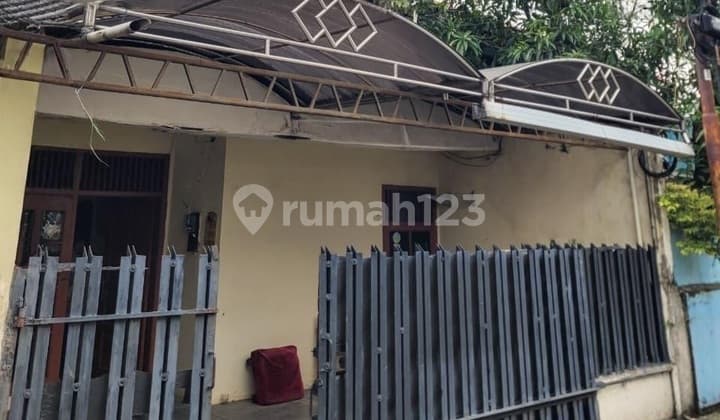 Ready-to-Occupy House in Pondok Bambu