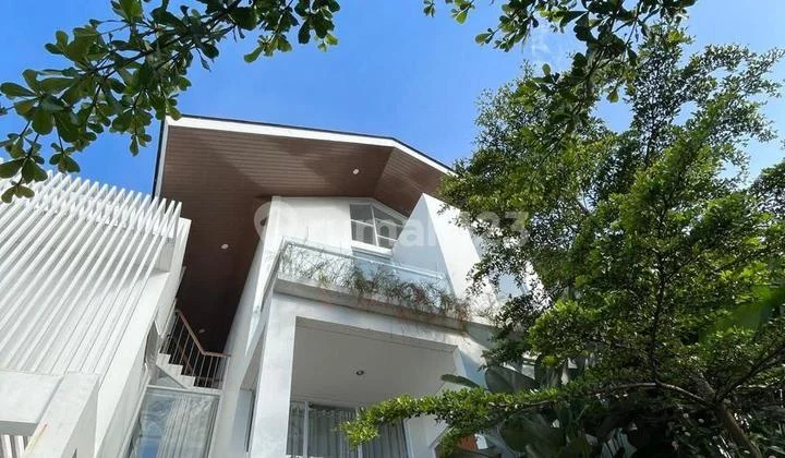 For Sale Villa House with Private Swimming Pool in Dago Pakar Resort, Bandung