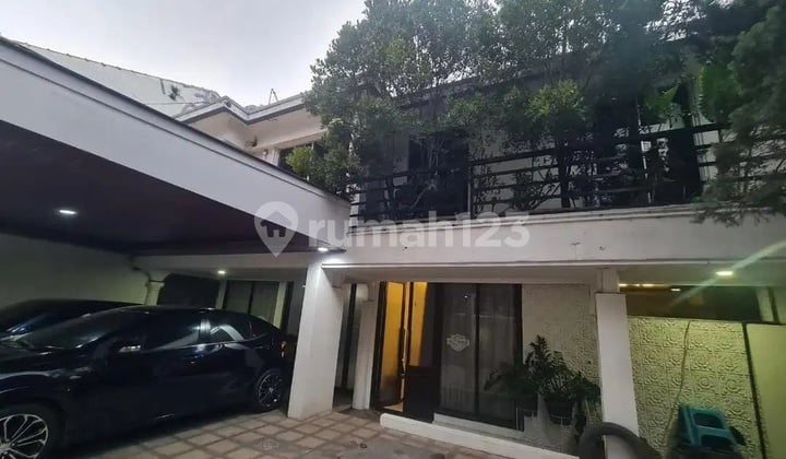 Dijual Rumah Siap Huni Berkolam Renang Dilokasi Strategis di Dekat Griya Pahlawan Katamso Bandung