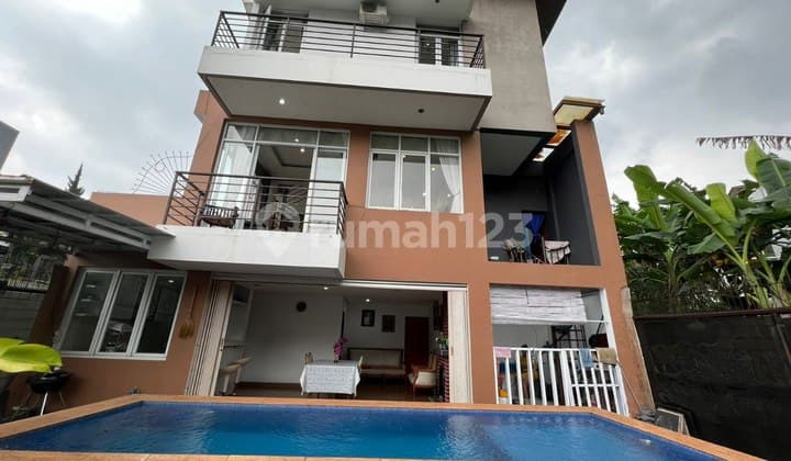 Dijual Rumah 3 Lantai Ada Swimming Pool di Resort Dago Pakar Bandung