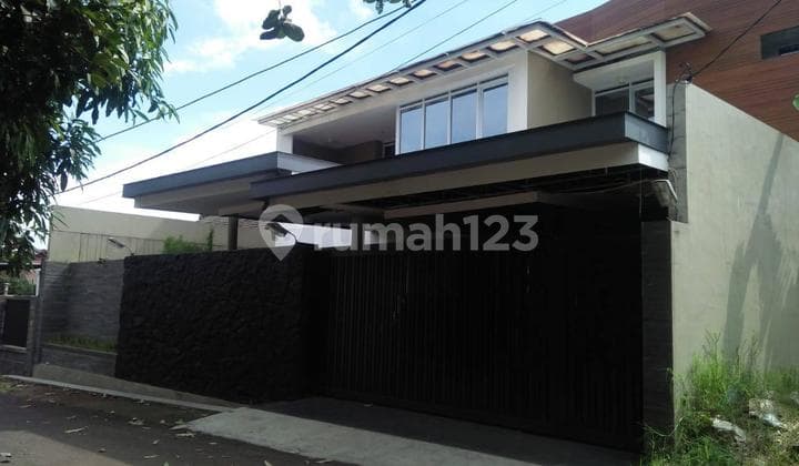 Semi-Furnished Luxury House Ready to Occupancy in Cipaku Indah Setiabudi Bandung