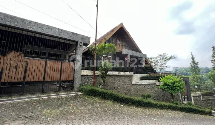 Dijual Rumah Villa di Dago Pojok Bandung