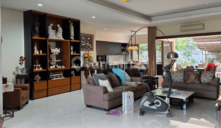 Rumah Mewah Luas di Kawasan Favorit Gajahmungkur Semarang