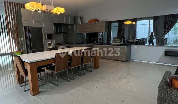 Rumah Mewah 3 Lantai Siap Huni di Gading Kusuma Kelapa Gading
