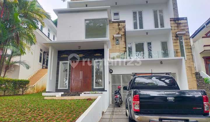 Rumah Bangunan 3 Lantai Siap Huni Dijual Sentul City
