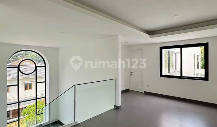 Rumah Brand New Tipe Classic 3 Lantai Semi Furnished Di Sutera Amarylis - Alam Sutera