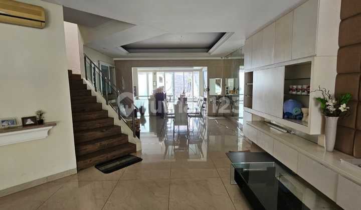 Rumah Terawat Mewah 2,5 lantai di Jl Kemandoran Jakarta Selatan