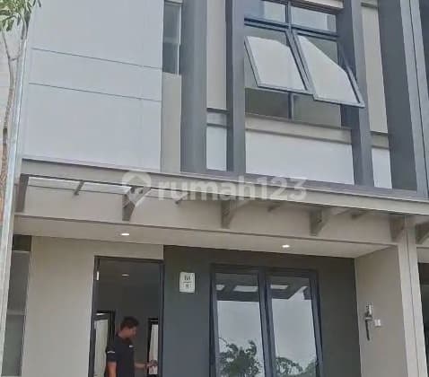 For Sale 3-Story Ready-to-Use Latinos Business District Shop House in BSD Tangerang