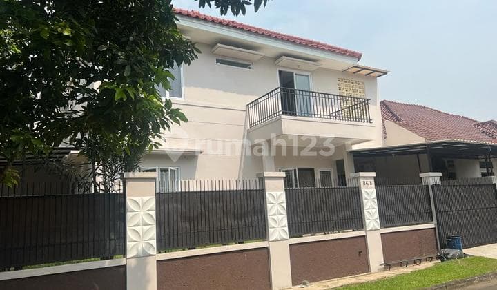 Rumah Hook depan Taman Siap Huni di Villa Melati Mas