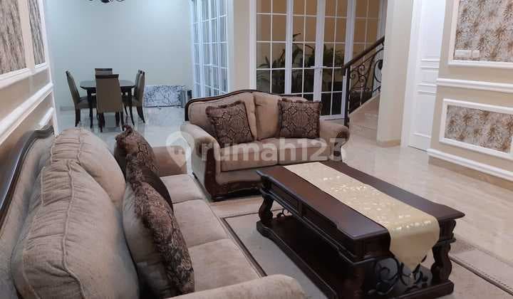 Disewakan Rumah Mewah Furnished 3 Bedroom Kebon Jeruk Jakarta Barat