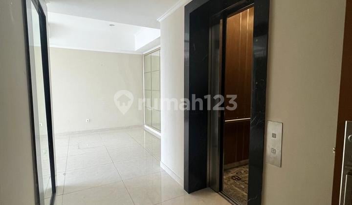 Tidak Masuk Akal! 3 BR Plus Apartemen Taman Anggrek Residence
