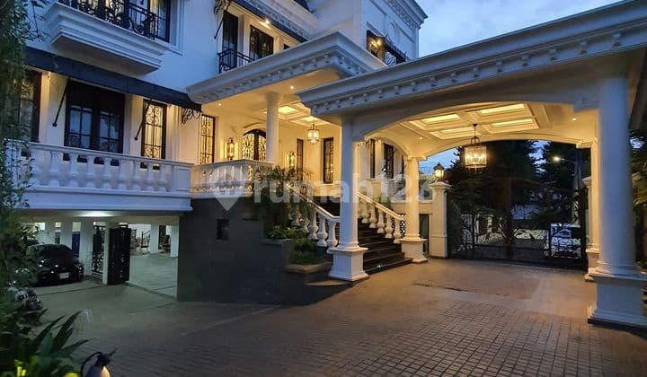 Modern American Classic House Super Mewah Kemang, Lokasi Strategis