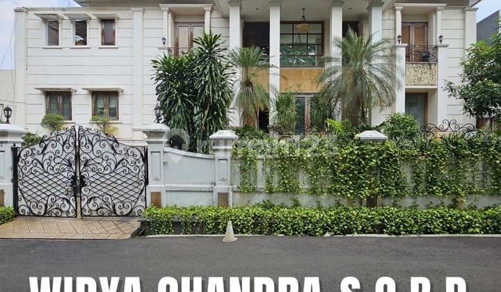 MODERN AMERICAN CLASSIC HOUSE SCBD - JAKARTA SELATAN