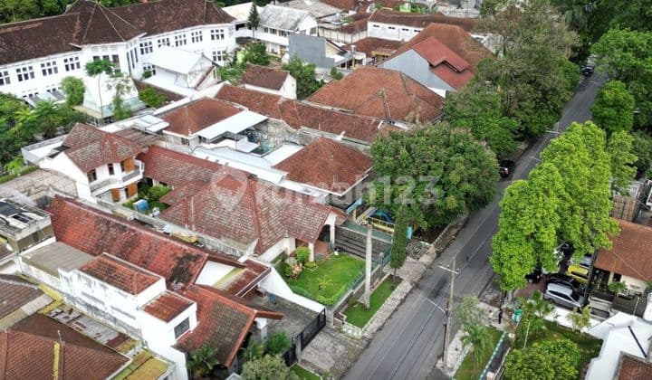 MALANG CITY HERITAGE HOUSE PRESTIGIOUS COMMERCIAL AREA SUITABLE FOR CAFE, RESTAURANT, HOTEL, CLINIC