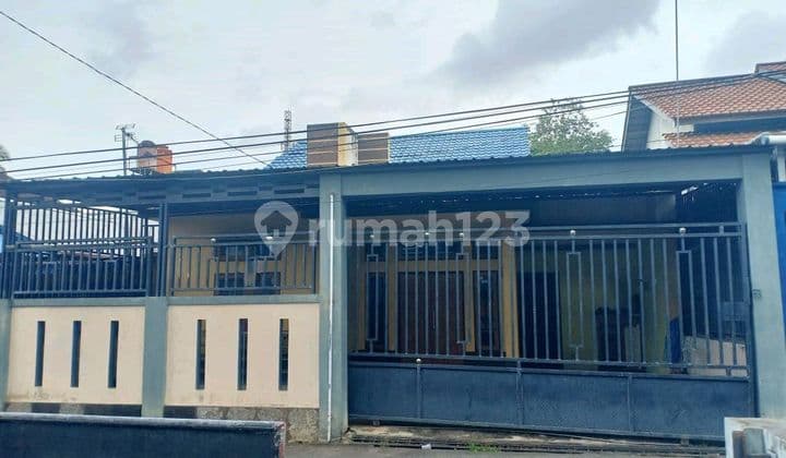 Rumah 2 Lantai Siap Huni, Lokasi Strategis Di Husein Hamzah. Pontianak, Kalimantan Barat