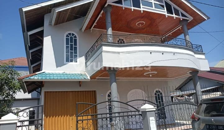 Ready-to-occupy, well-maintained house near the Mall in Perdana.