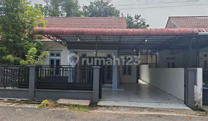 Rumah Siap Huni dan Perabotannya Lokasi Strategis Bebas Banjir