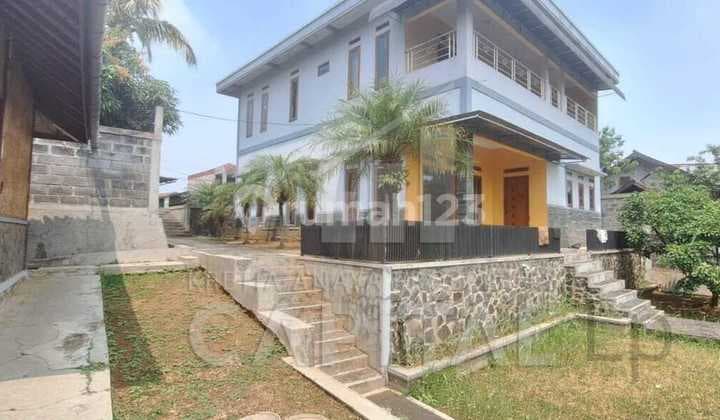 Affordable House with Villa Feel, Nice View, and Large Land in Ujungberung.