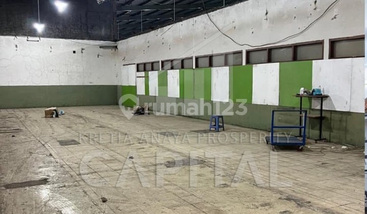 Inhabitable Warehouse Near Baros Toll Road