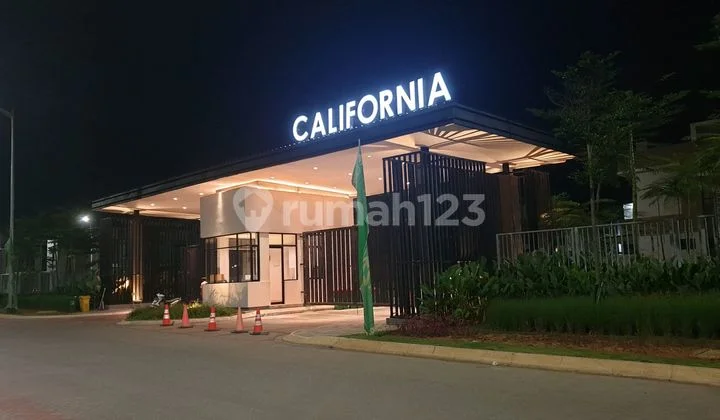 For Sale.2-Story Residential House. For Sale.2-Story Residential House.