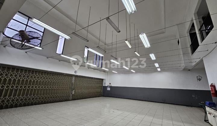 Disewakan Ruang Usaha Ex Showroom Mobil di Surabaya