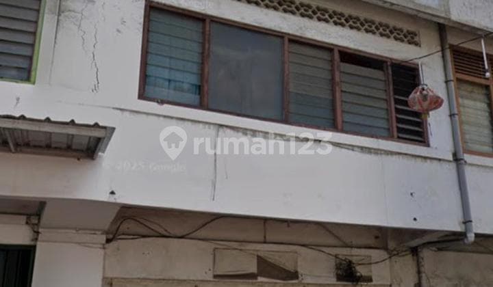 For rent 3-story kiosk in Semarang Chinatown