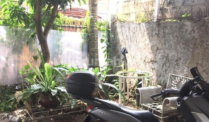 Rumsh Lebak Lesrari Dekat Setasiun M R T