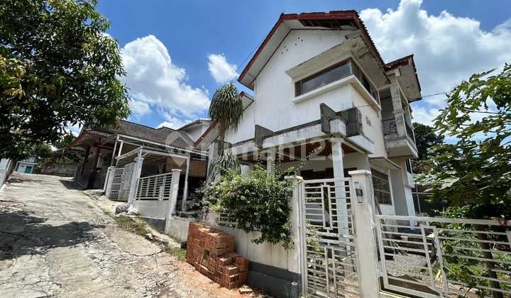 Rumah Cantik dan Tenang di Salatiga Ada View