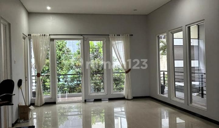 Disewakan Rumah Mewah Furnish di Bukit Sari Raya Semarang