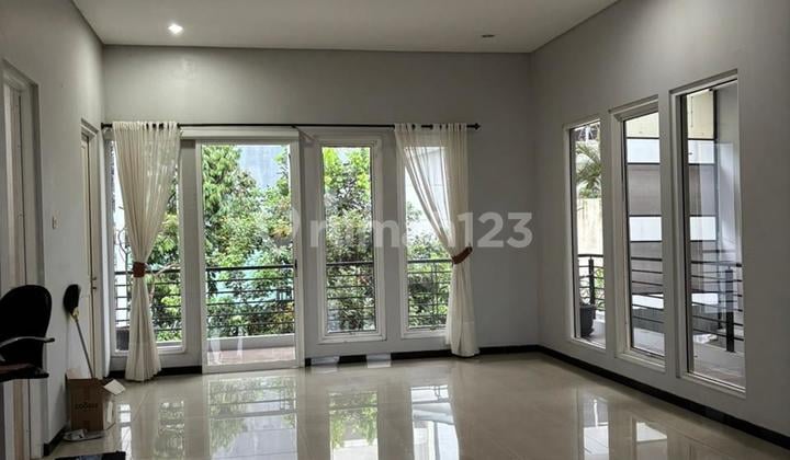 Disewakan Rumah Mewah Furnish di Bukit Sari Raya Semarang