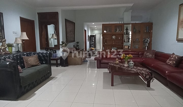 Rumah 2 lantai di Mayestik Kebayoran Baru