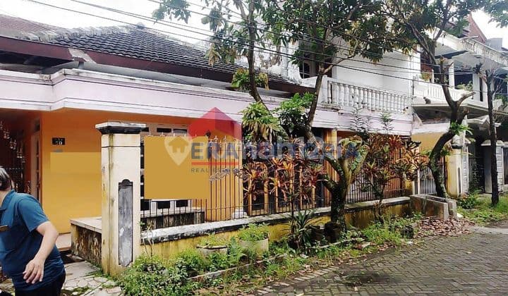 Rumah 2 Lantai SHM di Jalan Dinoyo Permai, Nego Sampai Deal