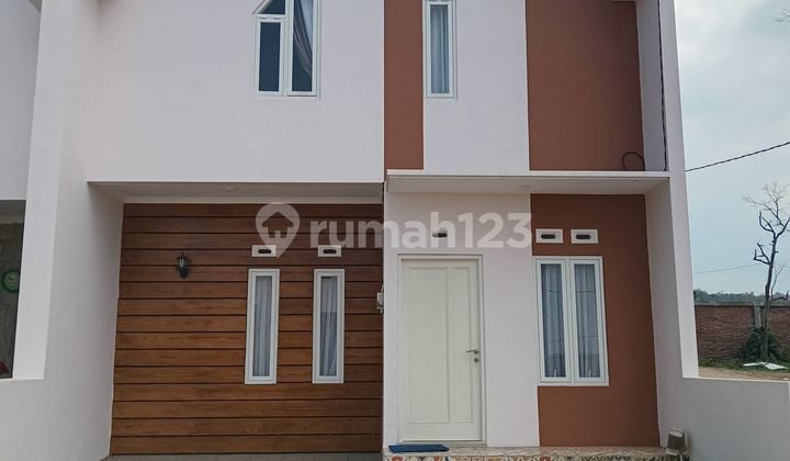 Rumah baru bernuansa villa dua lantai