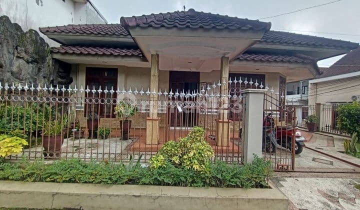 Rumah SHM kondisi Bagus di Jalan Untung suropati