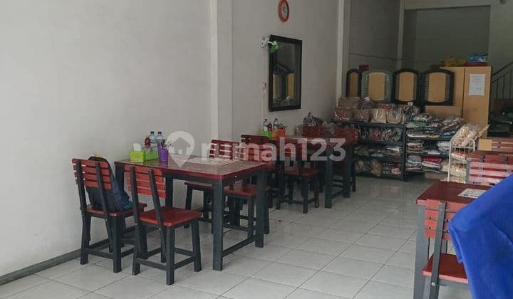 Ruko 2 lantai kondisi Bagus posisi hook
